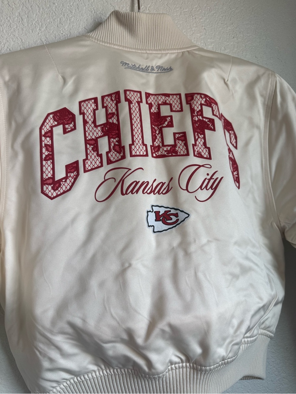 NWT Mitchell & Ness Cheifs Women's Bomber Jacket - Picture 3 of 9